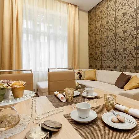A_or_ B_luxflat_2br_2ba_vaci Street Apartman